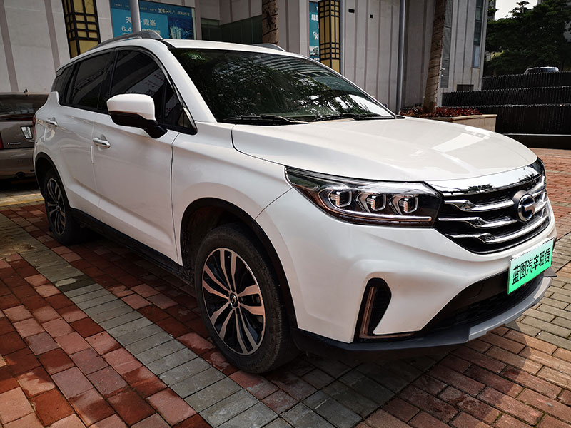 5-seater GAC Trumpchi GS4 off-road vehicle for rent