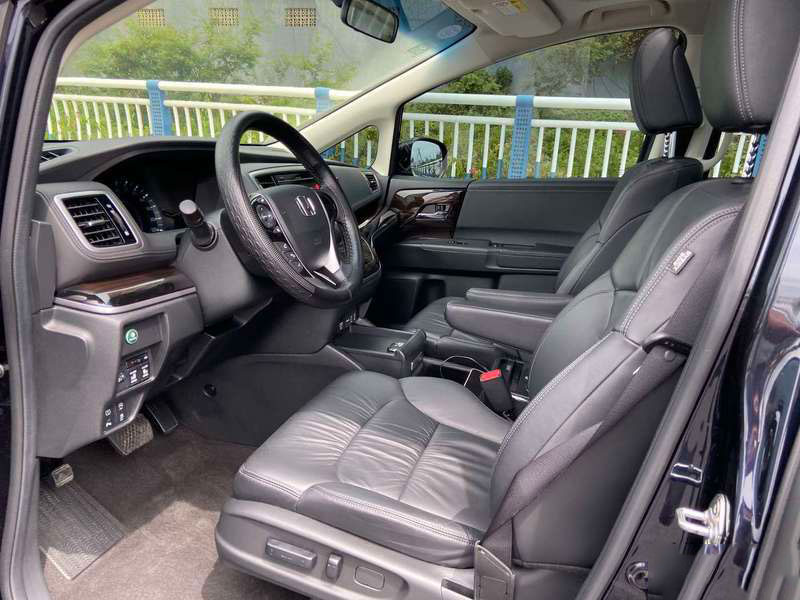 Rental of 7-seater Odyssey Business Bus at Guangzhou Baiyun Airport South Station