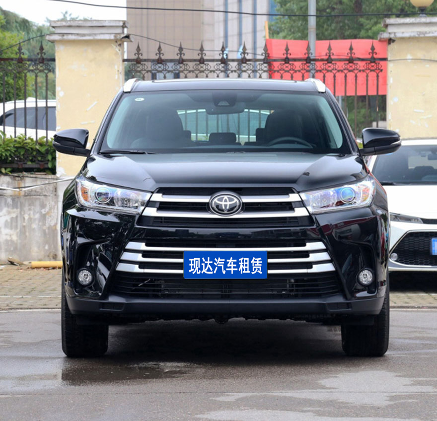 Guangzhou car rental company rents Toyota Highlander off-road vehicle