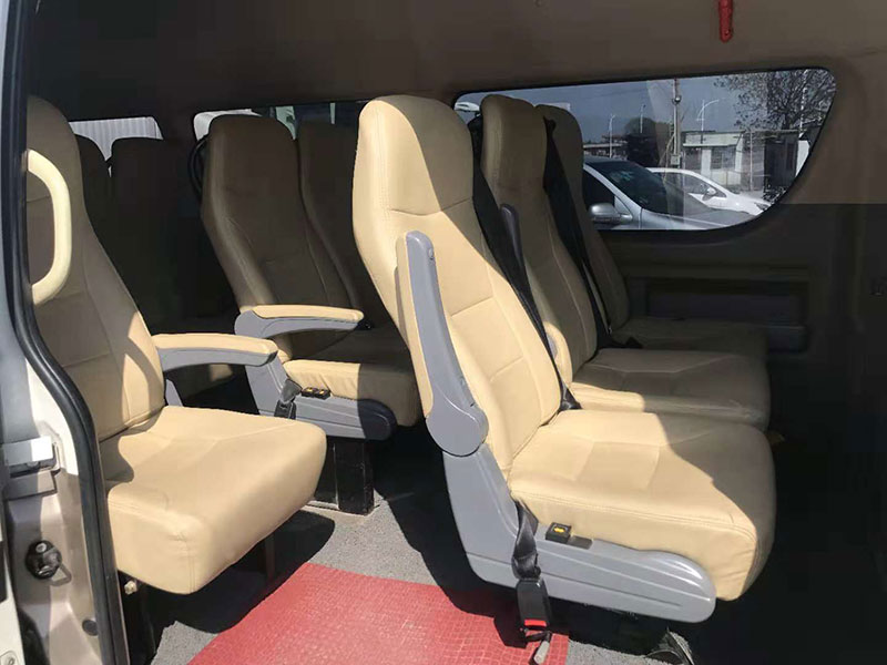 China Guangzhou Car Rental Company Rents 18 seater Minibus with Driver and Free Day Service