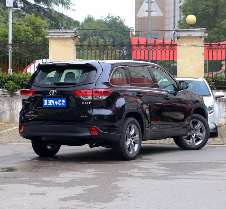 Guangzhou car rental company rents Toyota Highlander off-road vehicle