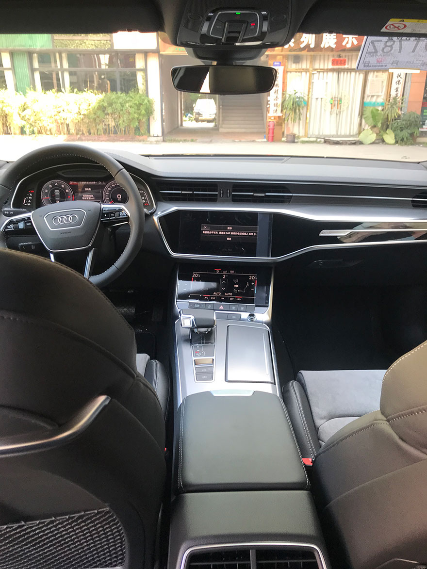 Rent Audi A6L luxury sedan in Guangzhou,Xianda is the preferred car rental company in Guangzhou,Guangdong Province,China