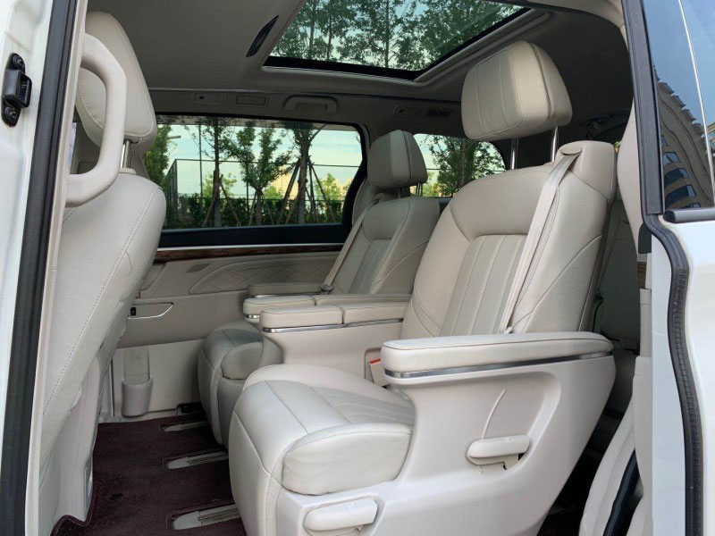 Guangzhou Rents Seven seater GAC Trumpchi GM8 Business Charter for Rent