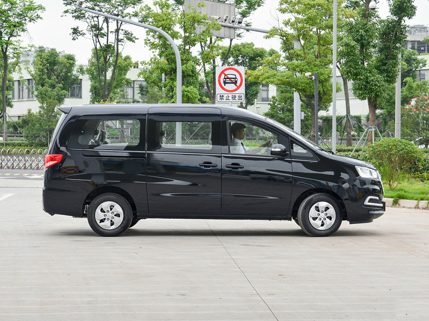 Guangzhou Rent Economy 9-seater Ruifeng M4 Business Vehicle