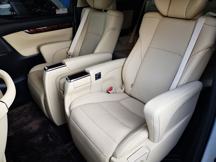 New 7-seater Toyota Alphard Business Vehicle for Rent in Guangzhou,Xianda is the preferred car rental company in Guangzhou,Guangdong Province,China