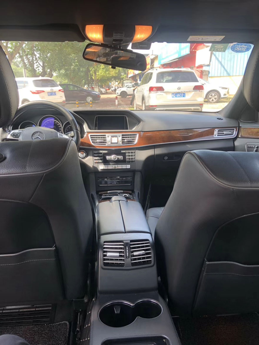 Guangzhou Leasing Company Rents Mercedes Benz E300 E260L