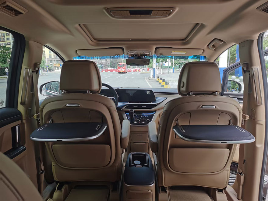 Rent a 7-seater Buick GL8 business vehicle 653T with a driver in Guangzhou, with an annual fee included