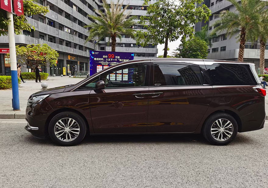 Rent a 7-seater Buick GL8 business vehicle 653T with a driver in Guangzhou, with an annual fee included