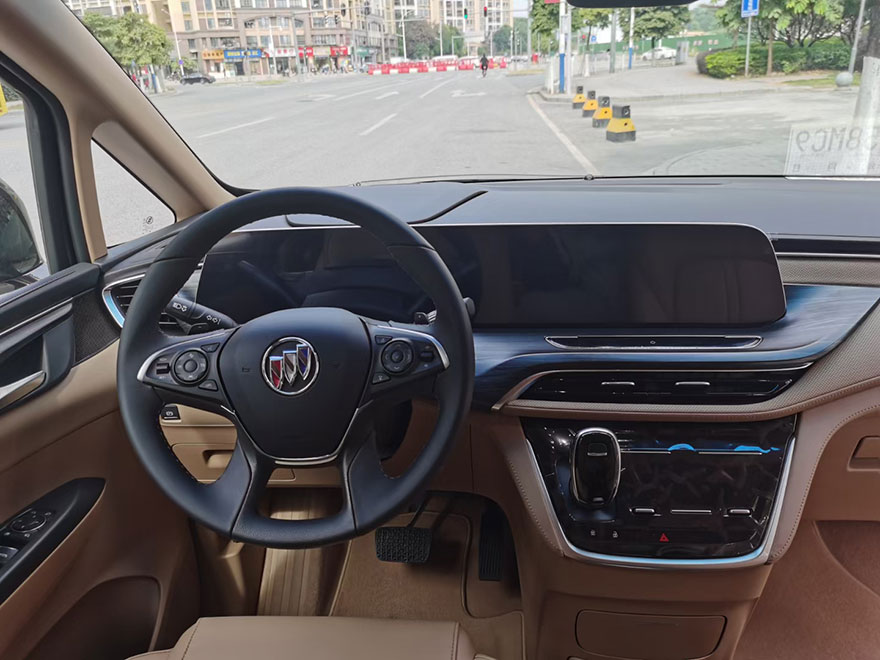 Rent a 7-seater Buick GL8 business vehicle 653T with a driver in Guangzhou, with an annual fee included