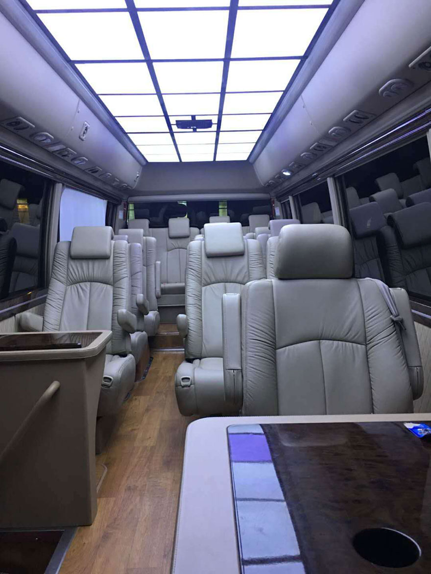 Guangzhou Baiyun International Airport Luxury Bus Rental Company