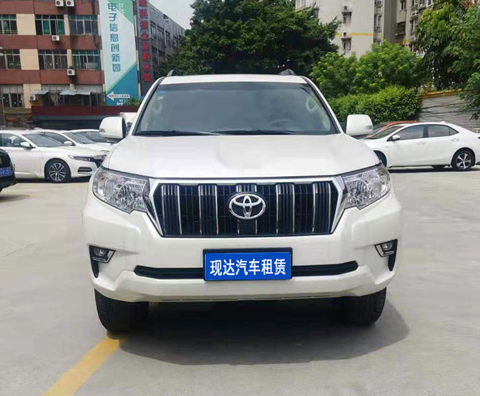 Guangzhou equipped driver self driving rental 7-seater land cruiser Toyota Land Cruiser SUV off-road vehicle