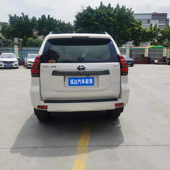 Guangzhou equipped driver self driving rental 7-seater land cruiser Toyota Land Cruiser SUV off-road vehicle