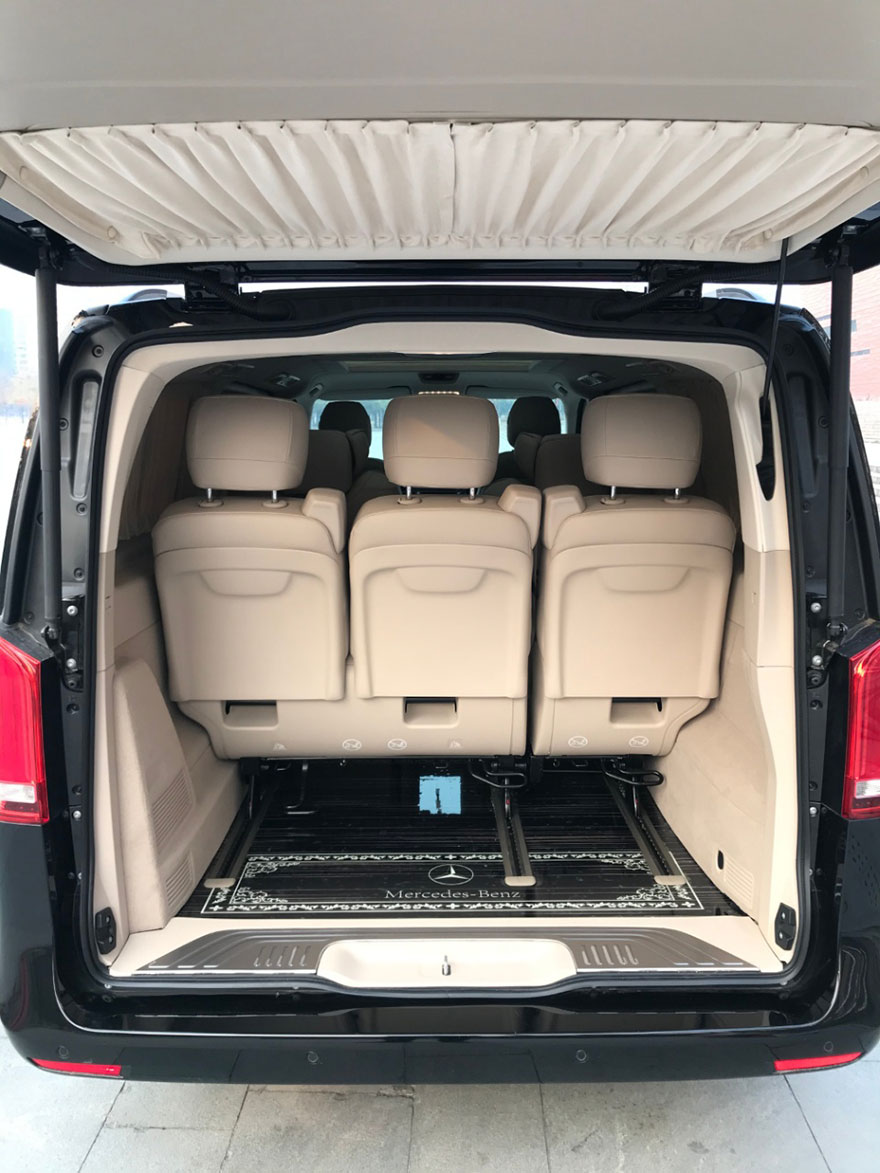 Renting the latest Mercedes Benz V260L luxury dual electric door 7-seater MPV from Guangzhou,Guangdong