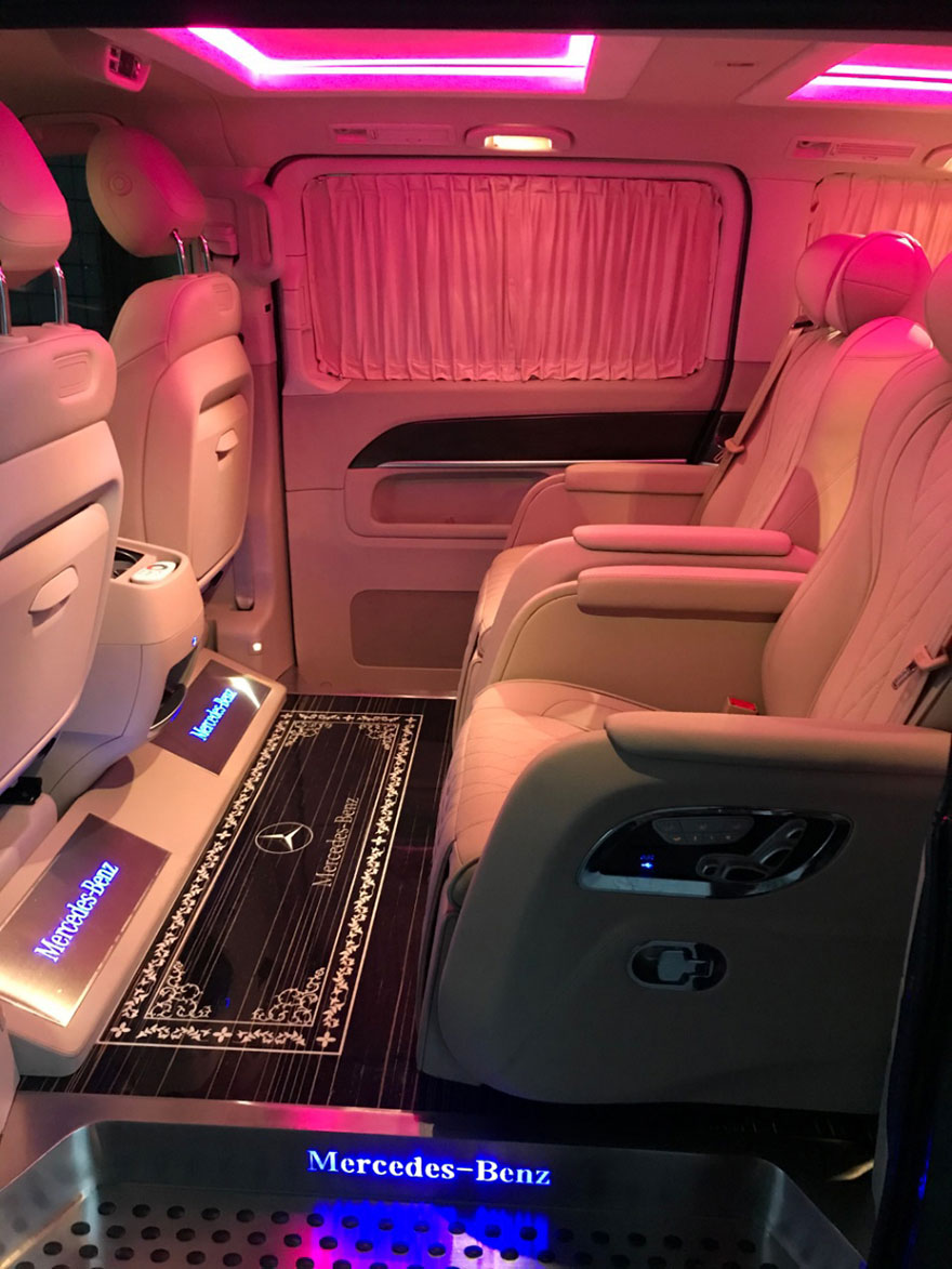 Renting the latest Mercedes Benz V260L luxury dual electric door 7-seater MPV from Guangzhou,Guangdong