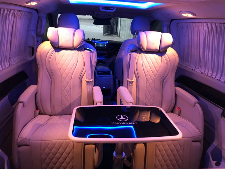 Renting the latest Mercedes Benz V260L luxury dual electric door 7-seater MPV from Guangzhou,Guangdong