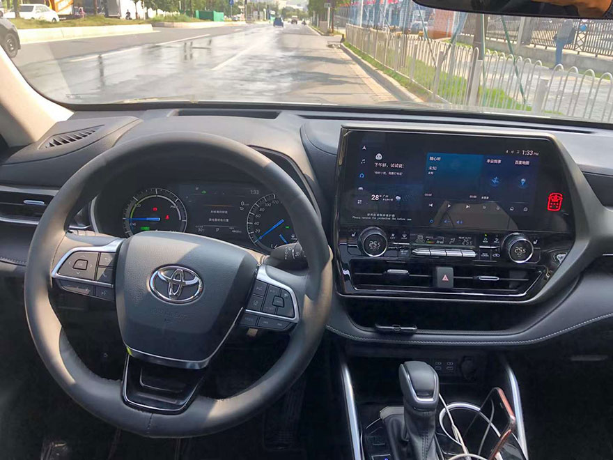 Renting Toyota Highlander SUV Business Vehicle in Guangzhou Guangdong