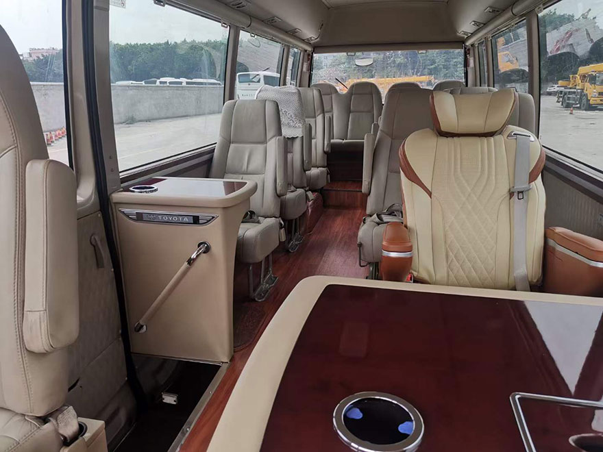 Guangdong Guangzhou Luxury Toyota Coaster Business Car Rental Company with Driver