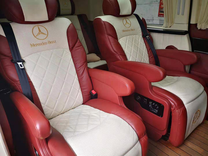 Chinese Guangzhou driver accompanies rental Mercedes Benz V260 commercial vehicle company