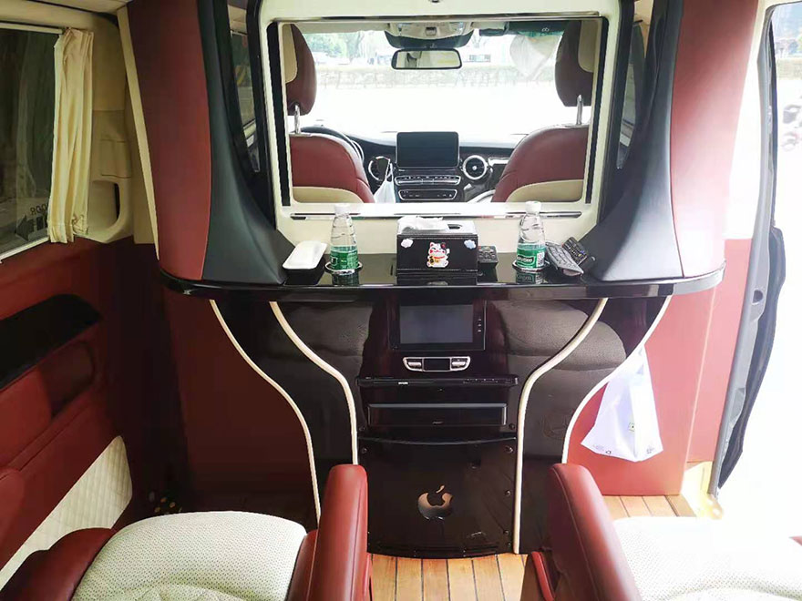 Chinese Guangzhou driver accompanies rental Mercedes Benz V260 commercial vehicle company