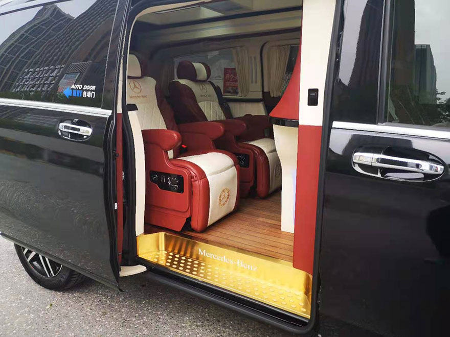 Chinese Guangzhou driver accompanies rental Mercedes Benz V260 commercial vehicle company