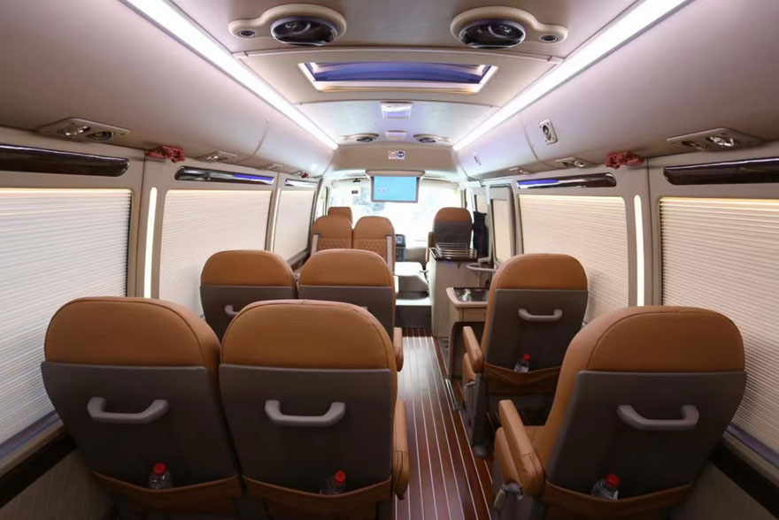 Guangzhou rental 17-23 seat Toyota minibus company