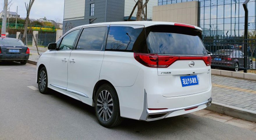 Chinese Guangzhou driver accompanies rental of 7-seater MPV commercial vehicle