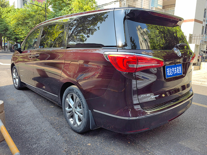 How much does it cost to rent a 7-seater Buick GL8 MPV business car with a driver in Guangzhou,Guangdong