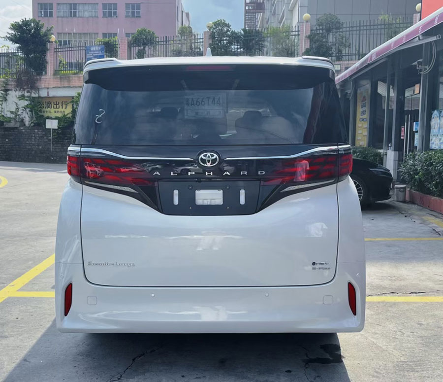 Guangzhou Taxi 2024 Toyota Alphard Business Vehicle with Driver Charter (7-seater),Xianda is the preferred car rental company in Guangzhou,Guangdong Province,China