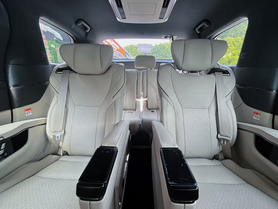 Guangzhou Taxi 2024 Toyota Alphard Business Vehicle with Driver Charter (7-seater),Xianda is the preferred car rental company in Guangzhou,Guangdong Province,China