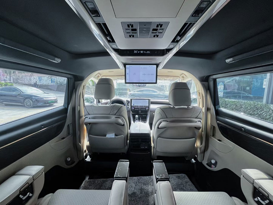 Guangzhou Taxi 2024 Toyota Alphard Business Vehicle with Driver Charter (7-seater),Xianda is the preferred car rental company in Guangzhou,Guangdong Province,China