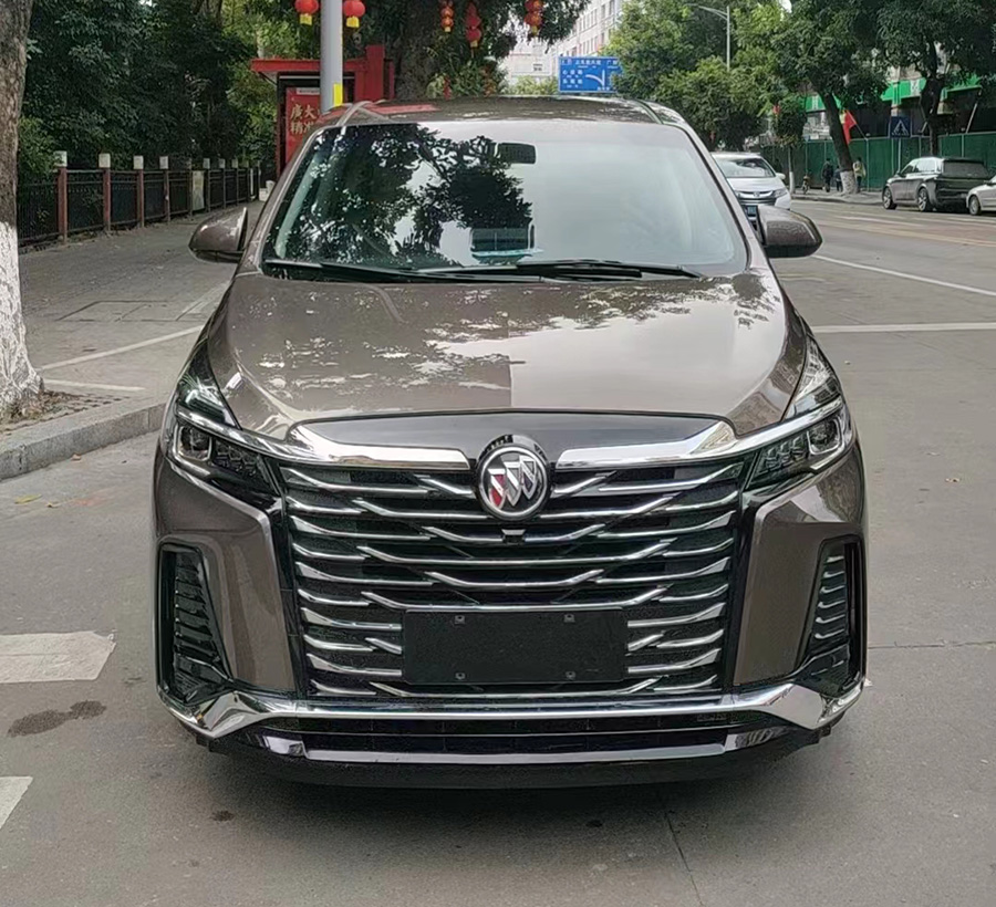 Rent the new Buick Business GL8 652T (7-seater) with a driver,Xianda is the preferred car rental company in Guangzhou,Guangdong Province,China