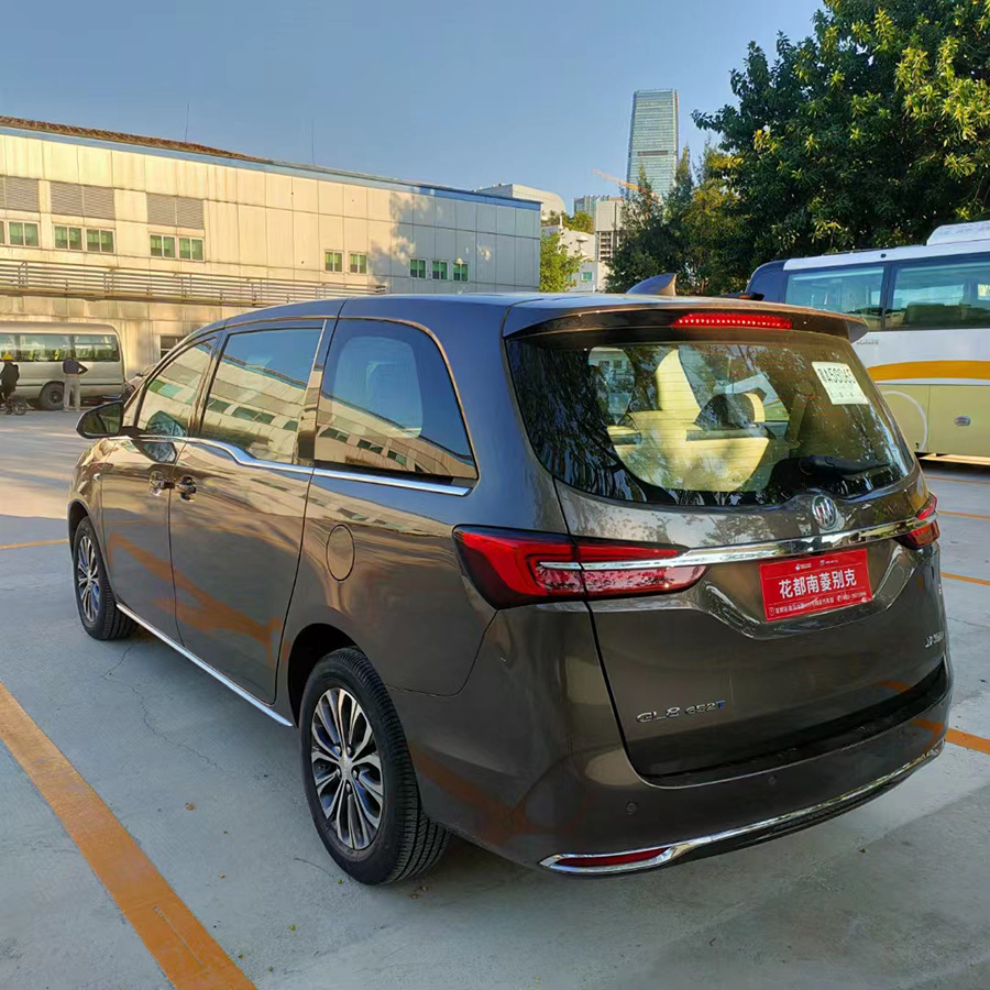 Rent the new Buick Business GL8 652T (7-seater) with a driver,Xianda is the preferred car rental company in Guangzhou,Guangdong Province,China