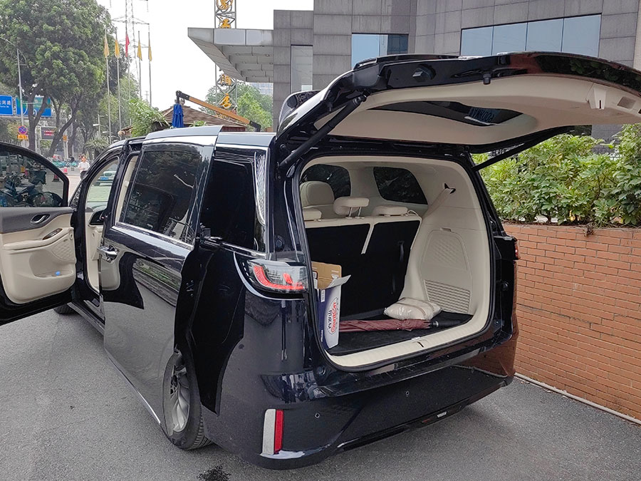 Lantu Dreamer 7-seater commercial car rental company in Guangzhou, China