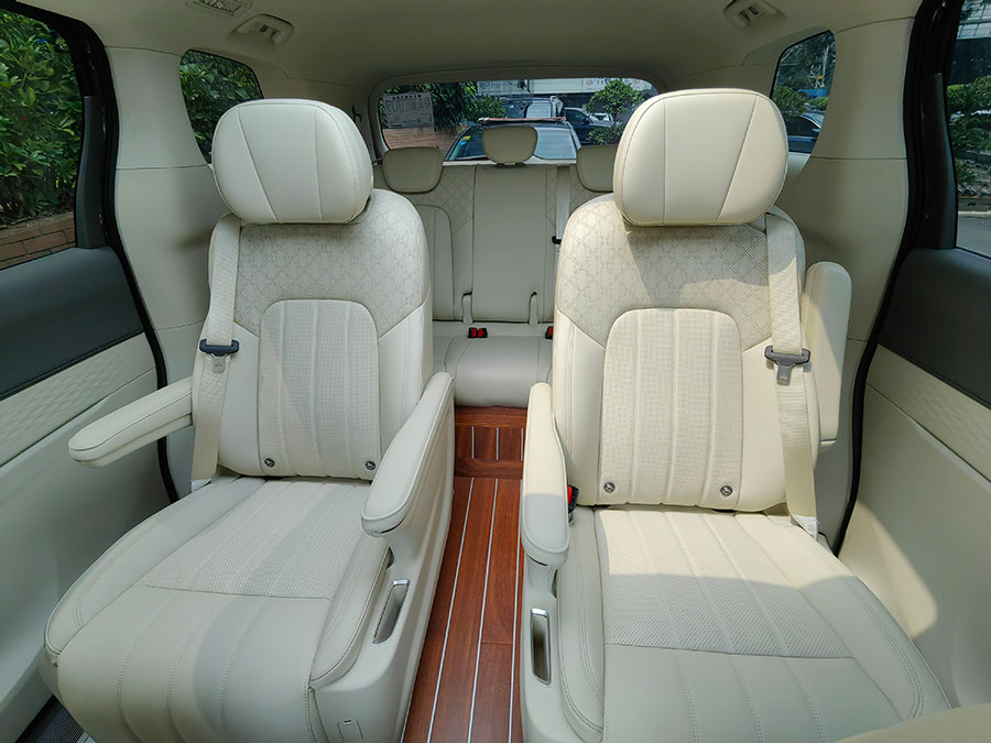 Lantu Dreamer 7-seater commercial car rental company in Guangzhou, China