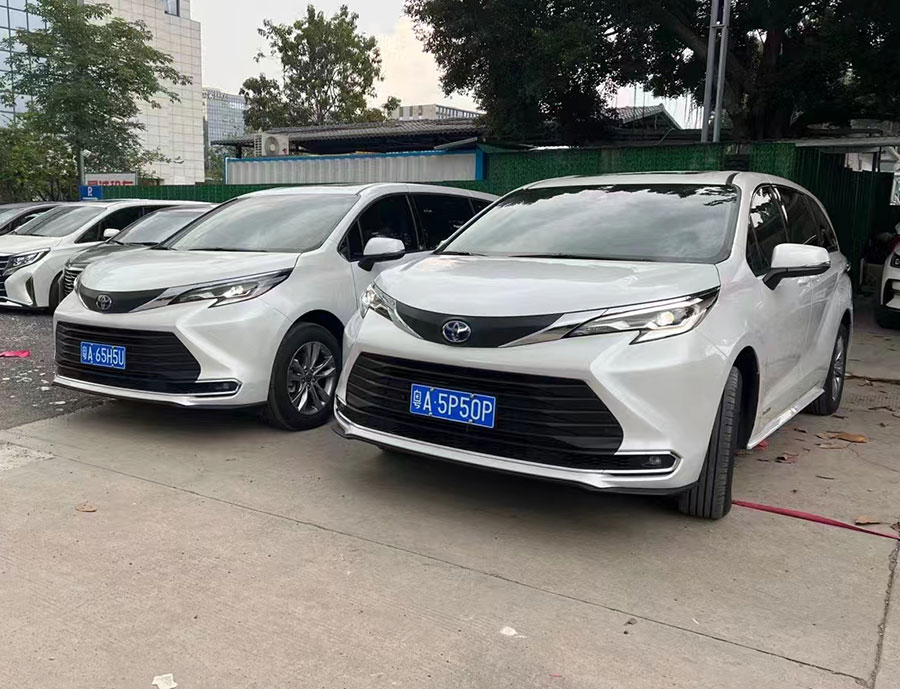 Guangzhou, China self driving rental Toyota Senna 7-seater Gravia business vehicle